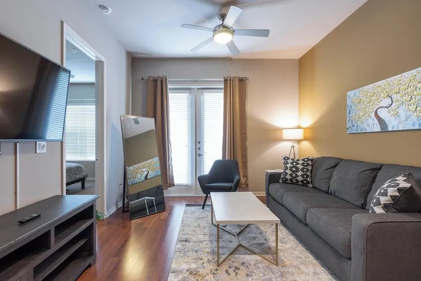 Luxury Med Center Fully Equipped King Sized Bed Condos - Image 1