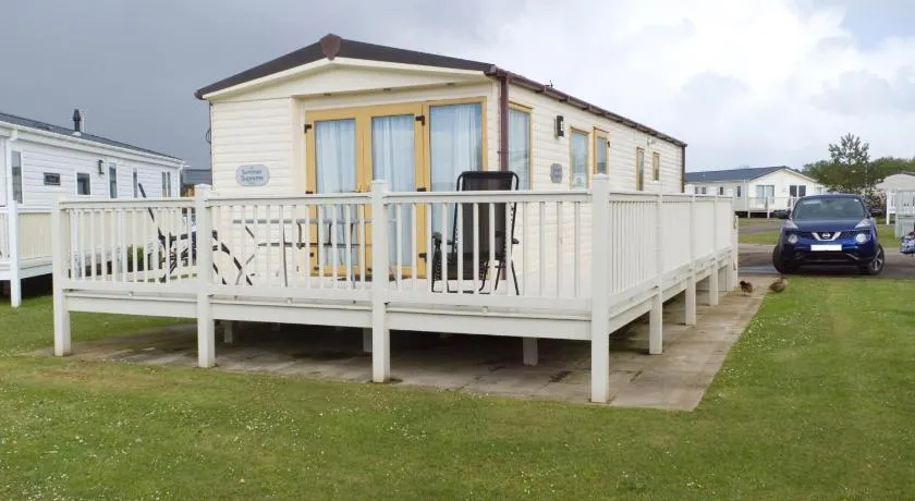 Manor Park Hunstanton pets go free Linen Included - Image 1