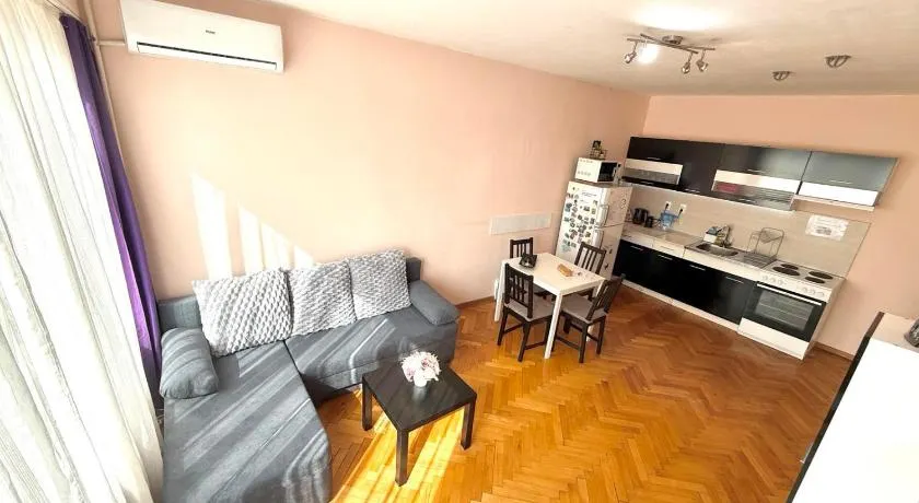 Lovely City Center 1BD, 1BT Apartment - Image 1