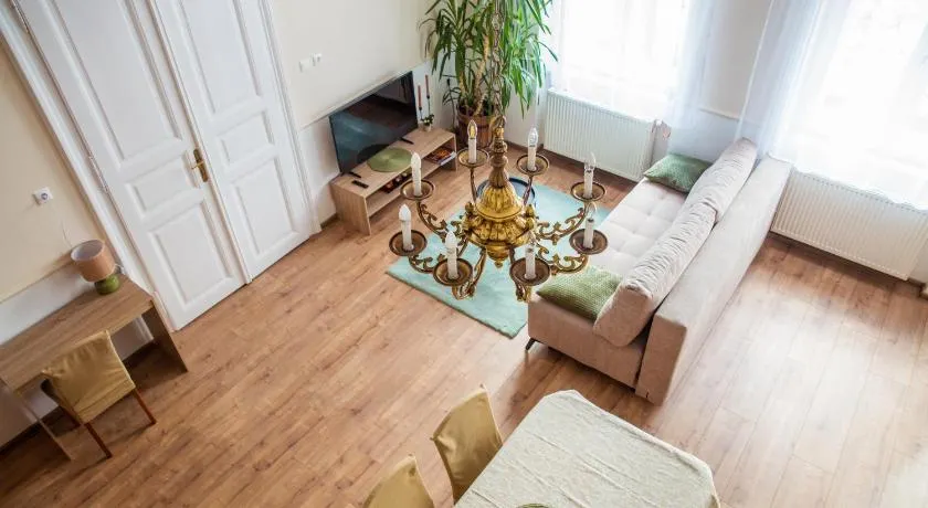 Nagymaros Apartman - Image 1