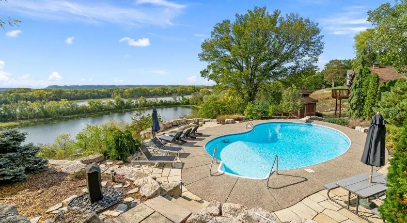 Riverfront Inn - Image 1