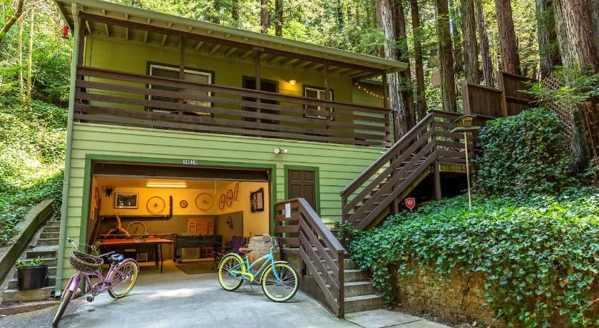 Vino Velo Retreat! Redwoods! Hot Tub!! Fire Table!! BBQ!! Game Room!! Fast WiFi!! Dog Friendly!! - Image 1