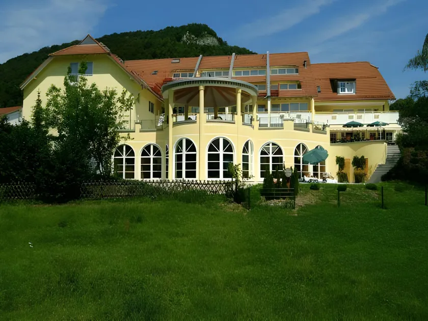 Wellnesshotel Sanct Bernhard - Image 1