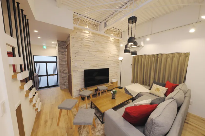 3 minutes walk from Oshiage Skytree station 3 m - Image 1