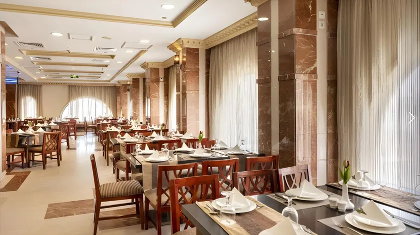 Kingsgate Hotel Durrat - Image 1