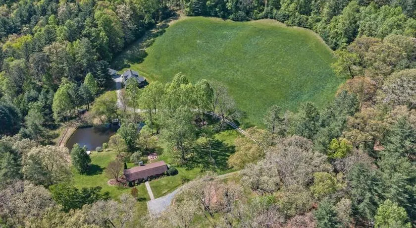 Dreamy Farmhouse - Image 1