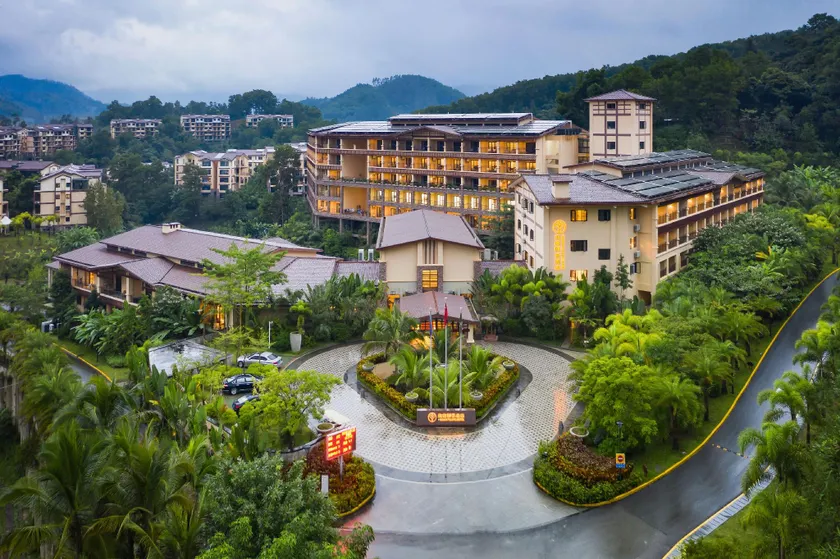 Hainan Royal View Hotel - Image 1