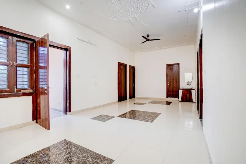 Hotel O Mohan Palace - Image 1