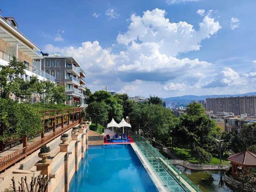 Dali Golden Coast Hotel - Image 1