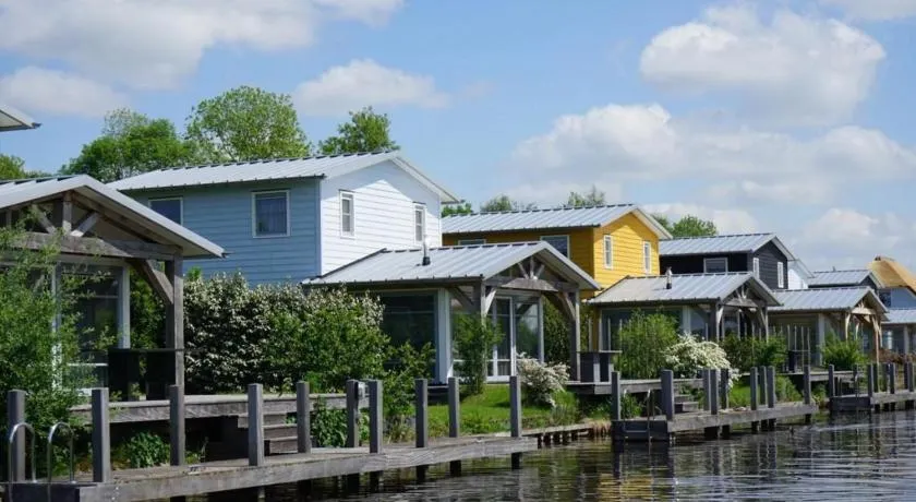 Waterresort Bodelaeke Giethoorn - Image 1