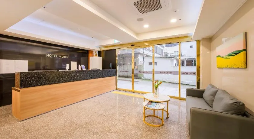 Hotel Moon - Image 1
