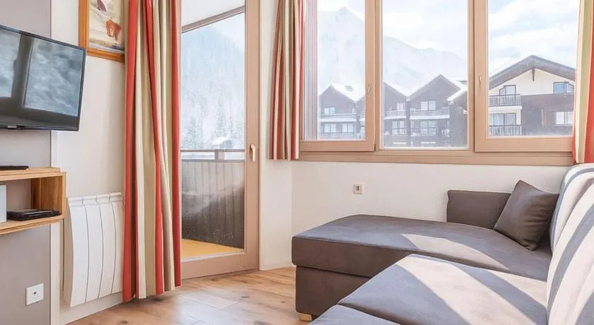 A lovely flat with parking and views of Mont Blanc - Image 1