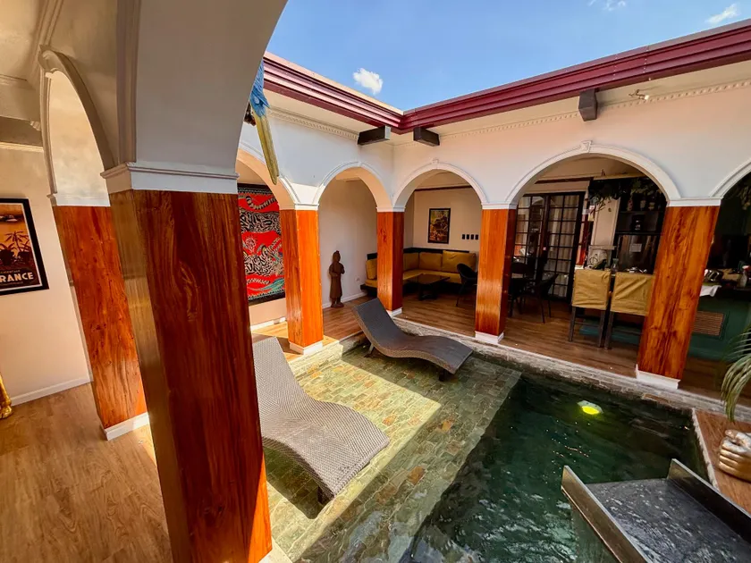 Golden Gorilla Villa with private pool & jacuzzi - Image 1