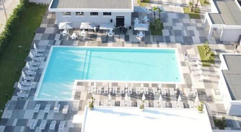 PoolSide - Image 1