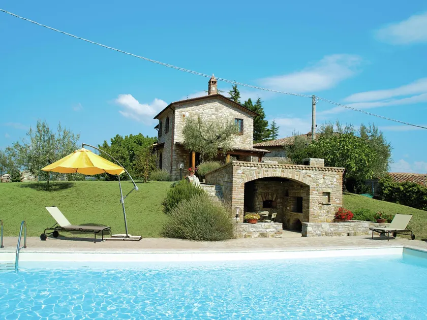 Villa in Umbertide with Pool and Garden - Image 1