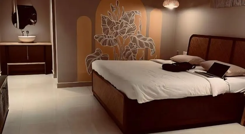The Twelve Palm Resort - Image 1