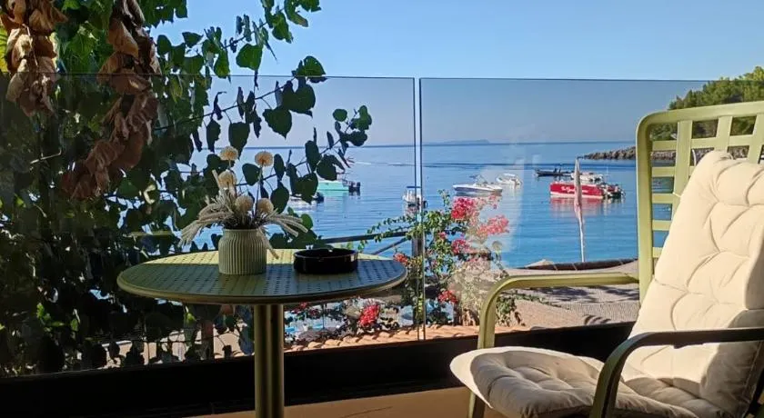 Manolo & Jolie Luxury Villa - Image 1