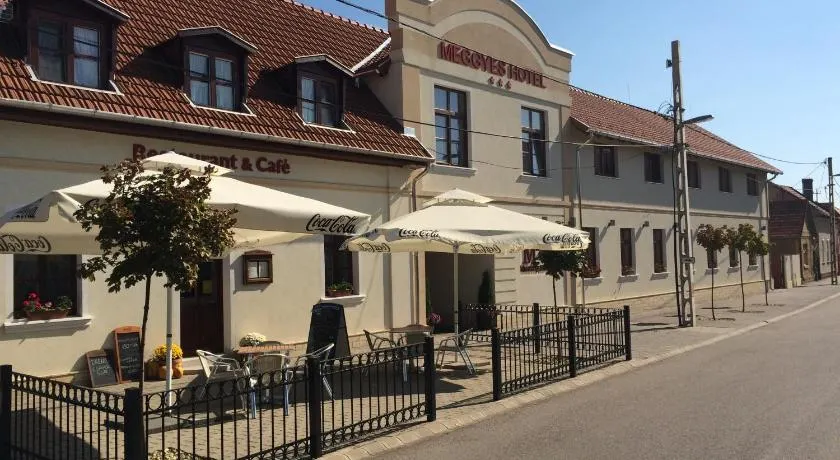 Meggyes Hotel - Image 1