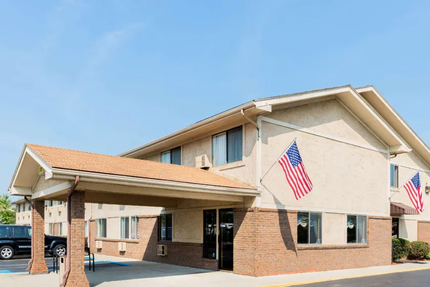 Super 8 By Wyndham Franklin/Middletown Area - Image 1