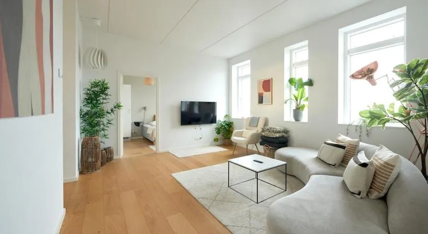 Penthouse with seaview & free parking - Image 1