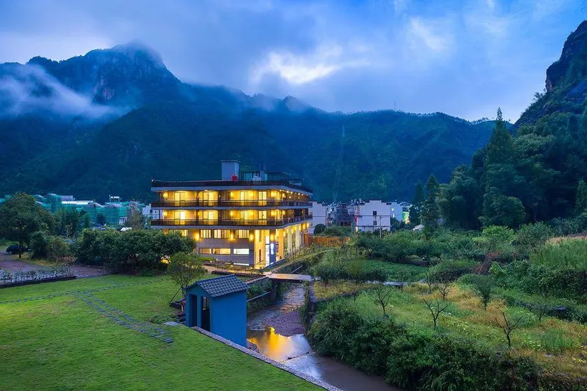 Xianju Shiyingjie Humanistic Hotel - Image 1
