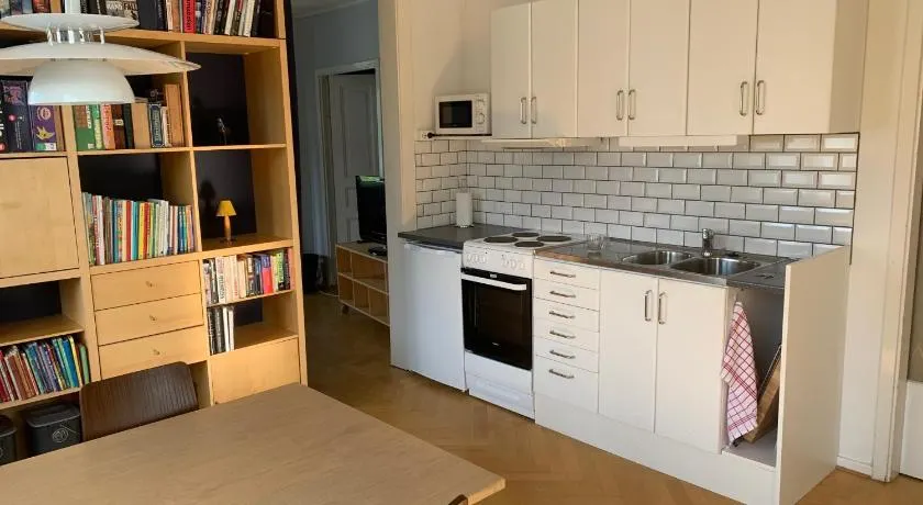 Rymlig ljus lägenhet i lugnt område nära centrum - Image 1