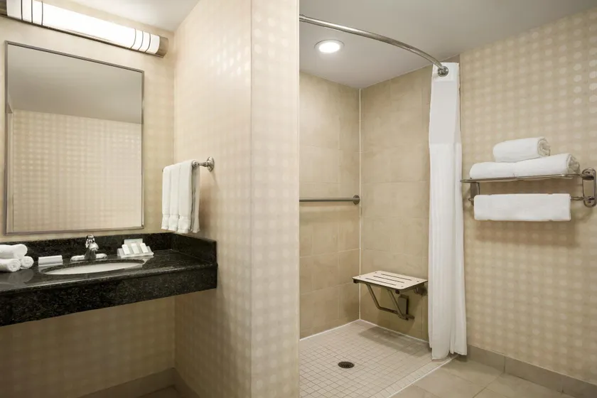 Hotel Toronto/Vaughan - Image 1