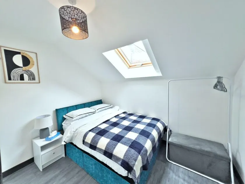 Newton's Suite - Image 1
