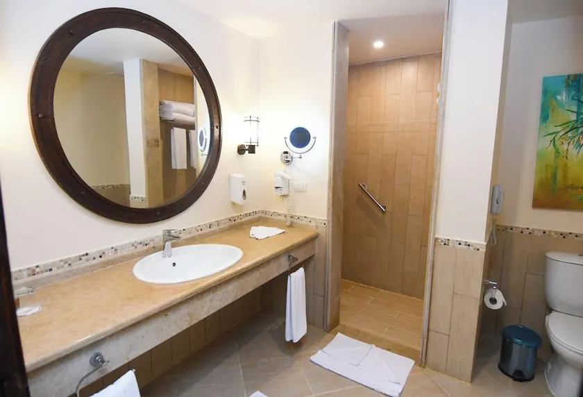 Carols Beau Rivage Hotel - Image 1
