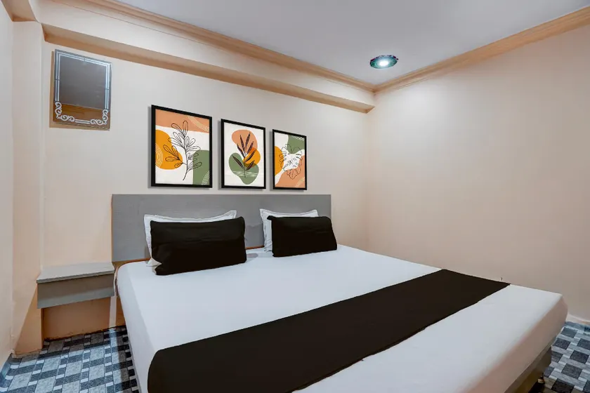 SPOT ON Amrita Hotel And Restaurant - Image 1