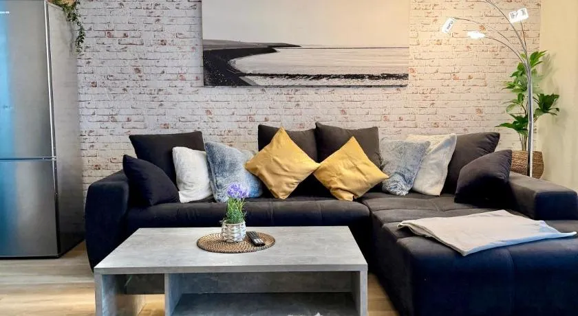 Gemütliche Ferienwohnung Oldenburg City mit Terrasse und Wohnzimmer im Erdgeschoss N28L - Image 1