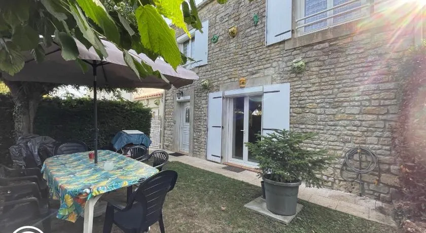 Maison Authentique avec Cour Privée, Wifi et Proximité Activités – Thiré, Vendée - FR-1-426-396 - Image 1