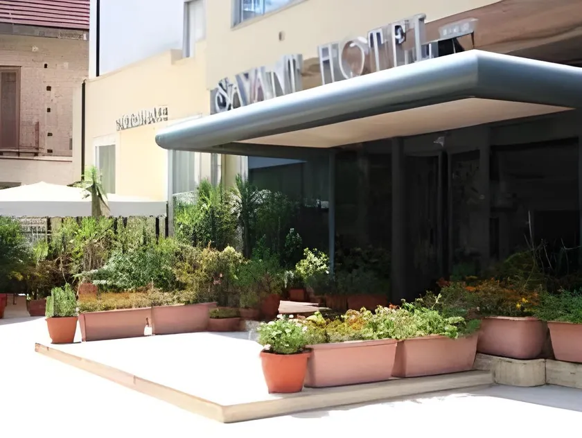 Savant Hotel - Image 1