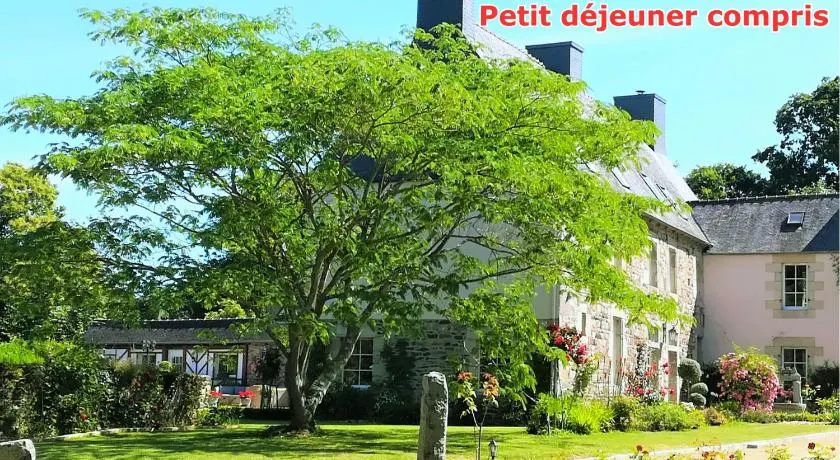 Kergroaz Maner Classé 5 épis Table d'Hôtes Manoir dans parc arboré, spa en plein air Bornes véhicules électriques Petit déjeuner inclus - Image 1