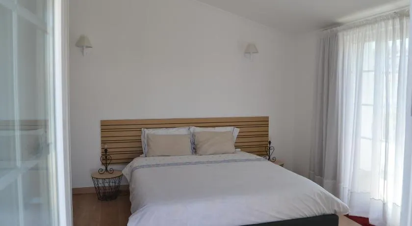 Pátio Camaleónico AL - All Suites - Image 1