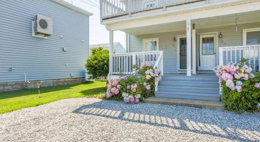 New cozy coastal retreat! - Image 1