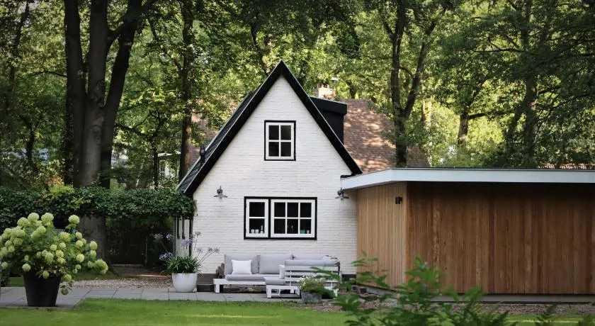 Forest Inn - Image 1