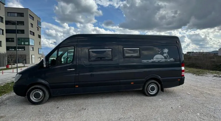 Rent van Luxury Sprinter - Image 1