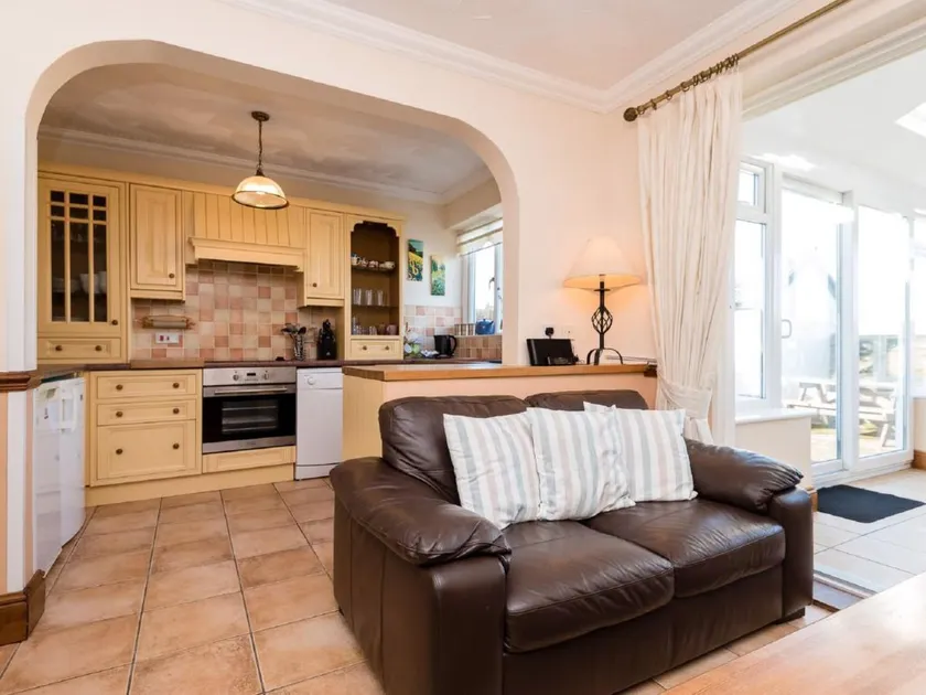 1 School Cottages - Image 1