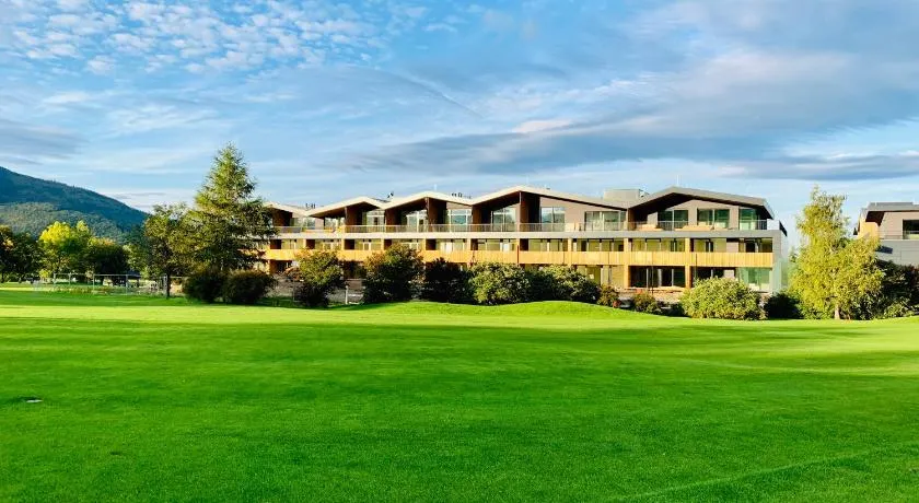 Teehouse Golf Apartment - Image 1