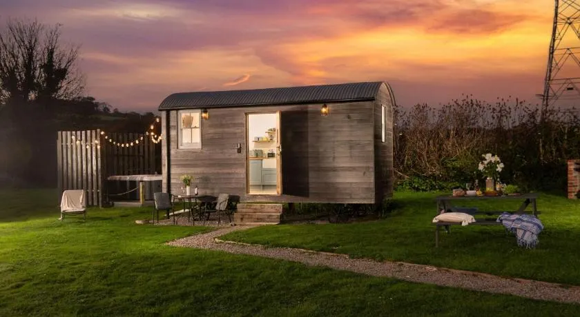 Nori's Nest, Croft Hooper - Hot Tub - Free WiFi & Parking - Fire Pit - Image 1