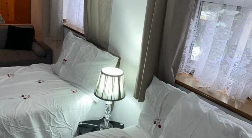 Clayburn Spacious Twin Bed Large Room - Image 1