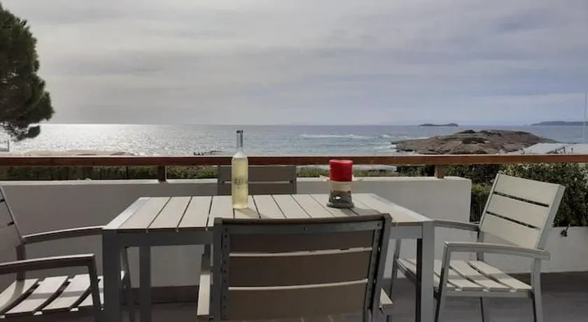 Breezy summer maisonette with exciting view - Image 1
