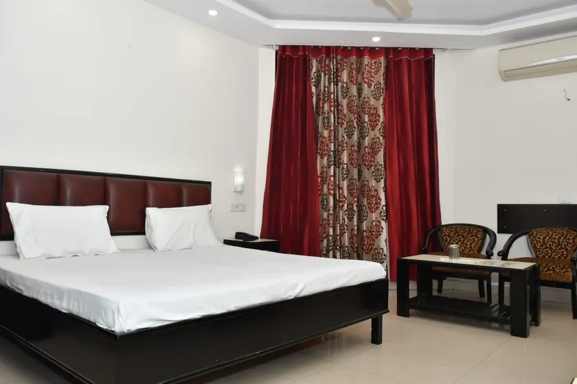 Hotel Ramans - Image 1