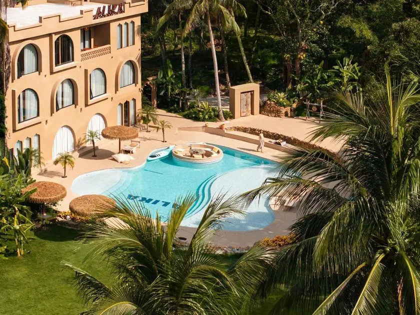 Alika Resort  Riyue Bay Wanning - Image 1
