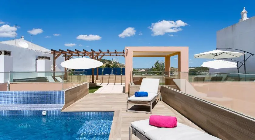 Casa Amarela Guesthouse - Image 1