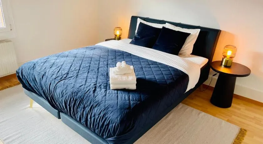 -The Urbanist- Lakeview Free Parking 2BD Fast WiFi - Image 1