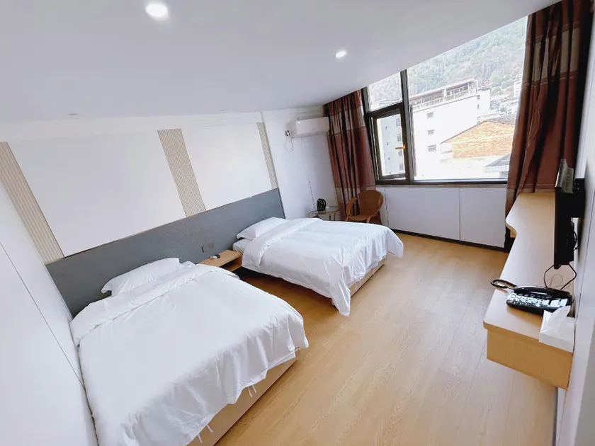 Yinquan Business Esports Hotel - Image 1