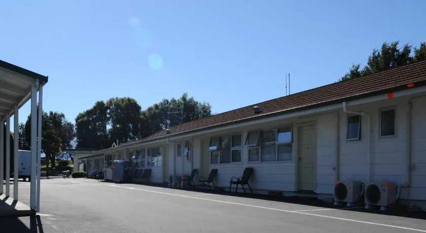 Blenheim Bridges Holiday Park - Image 1