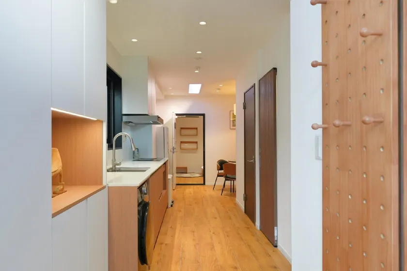 ROKU GRKU Newly Renovated in 2026, Designer Bunk Room, 5 Min to Iriya, King Lower Bunk and Single Upper Bunk, Easy Access to Ueno and Asakusa, Sleeps 3 - Image 1